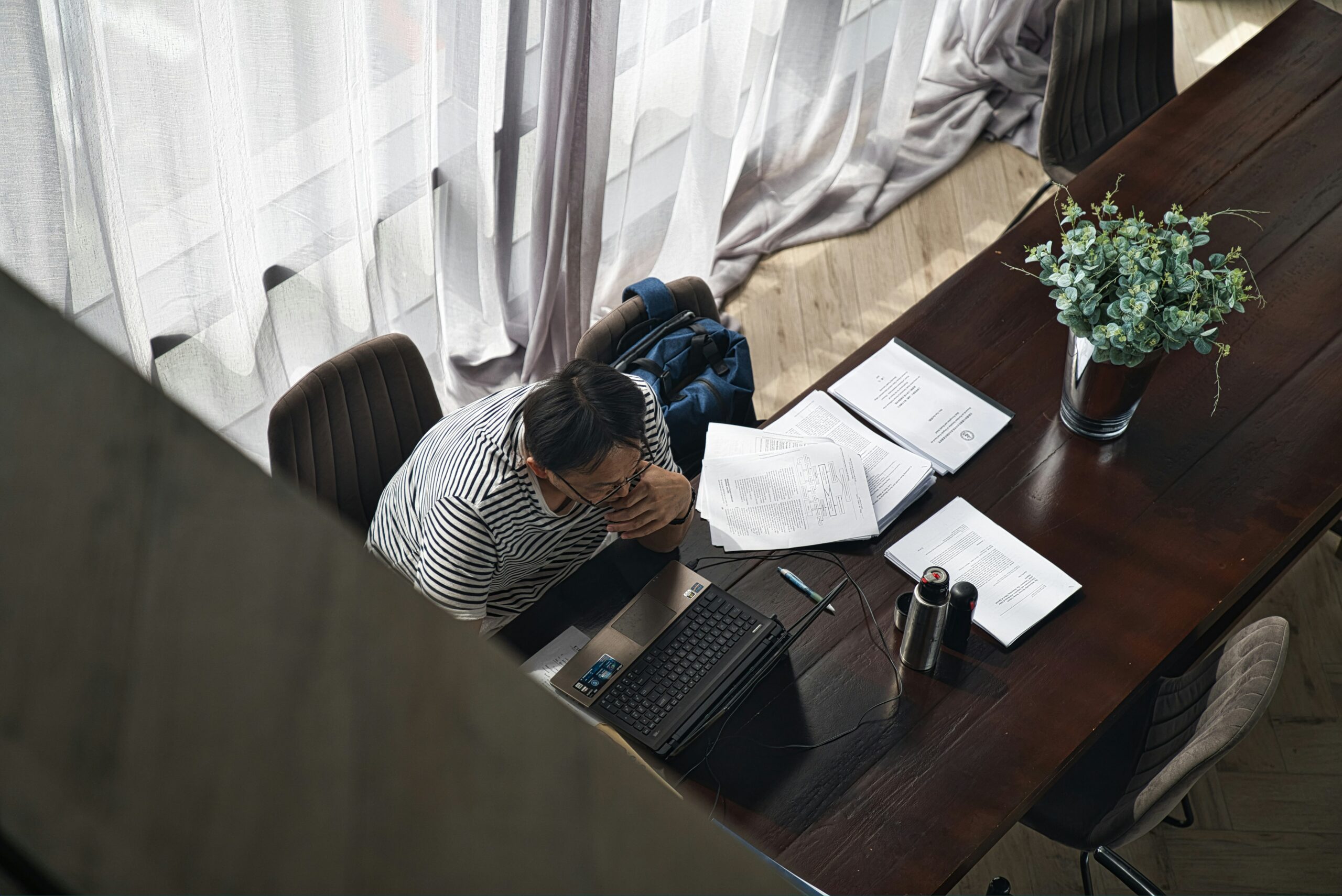 Illustration showing productivity hacks for managing finances efficiently