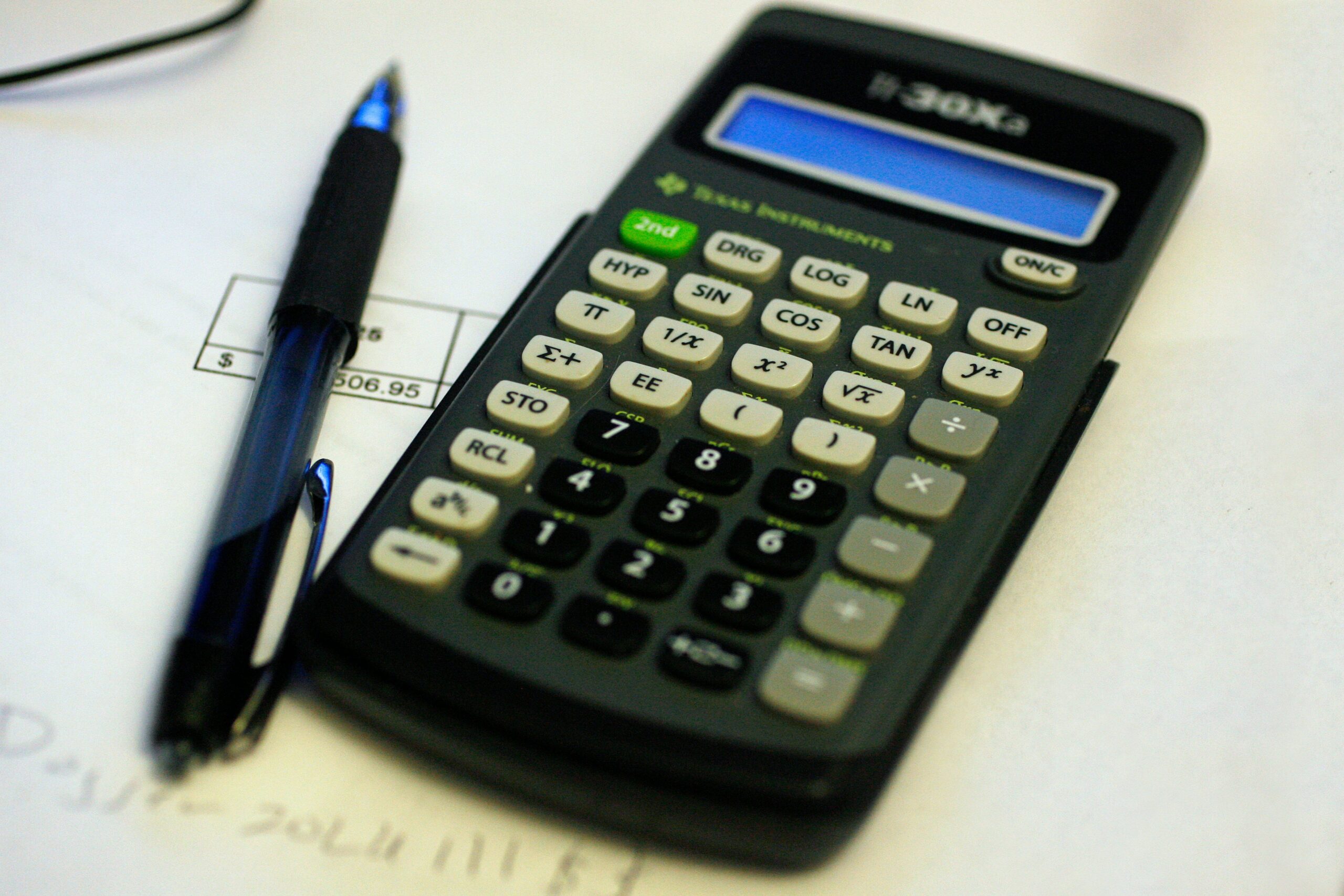 Bar chart showing increased client acquisition rates among educated consultants