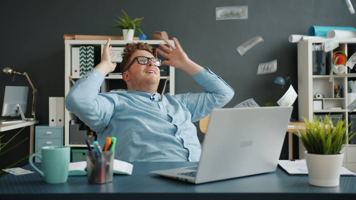 A bar chart showing growth in net worth over three years.