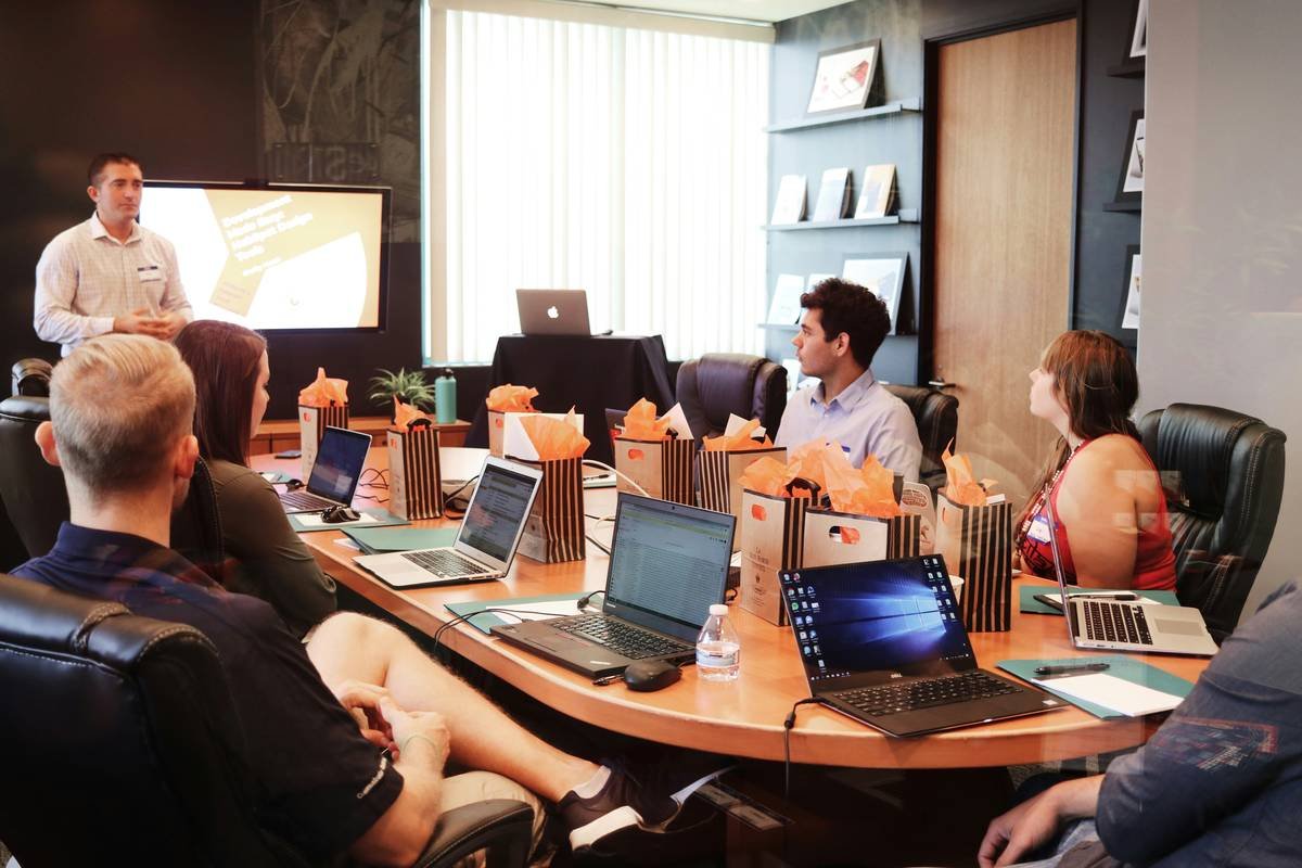 case study consulting course multiple analysi: How Smart Investors Cut Through the Noise